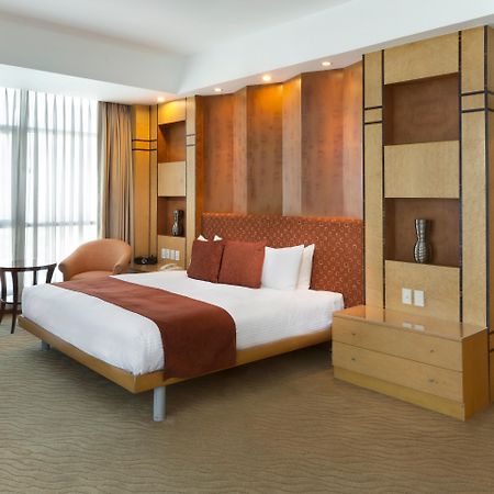 Crowne Plaza Manila Galleria By Ihg Pasig City Exteriör bild