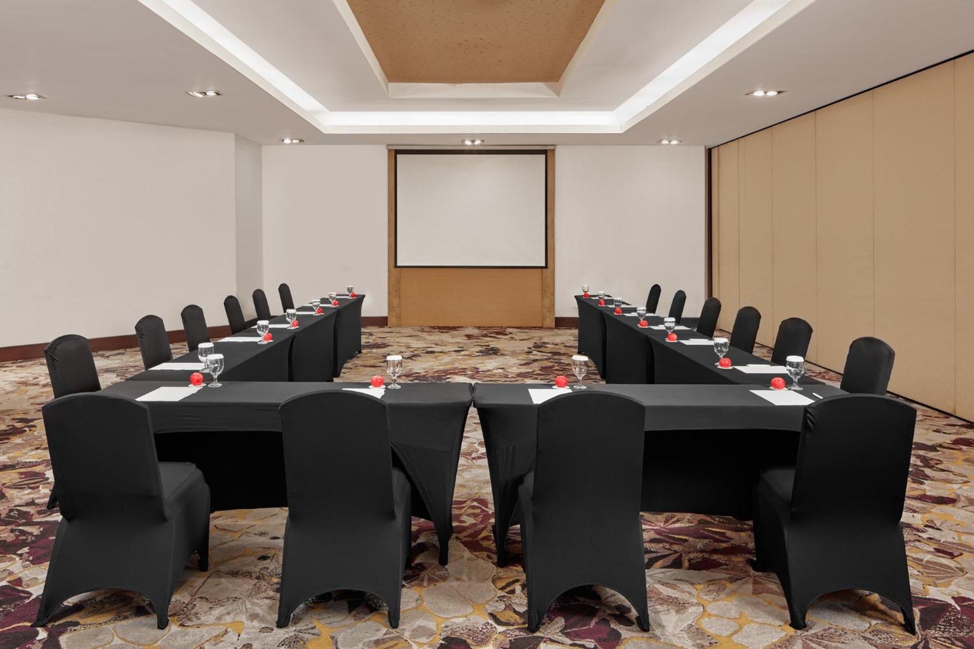 Crowne Plaza Manila Galleria By Ihg Pasig City Exteriör bild