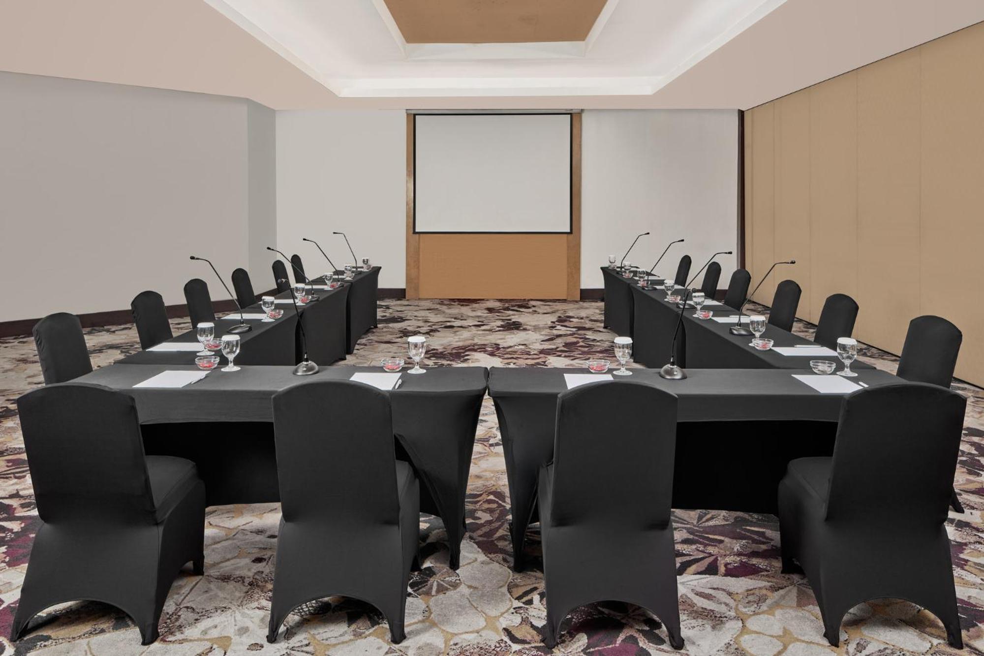 Crowne Plaza Manila Galleria By Ihg Pasig City Exteriör bild